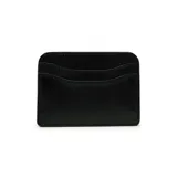Tarjetero negro de cuero con logo metálico de la marca en el frente y cuatro ranuras para tarjetas.