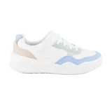 Championes Skechers Denali Mellow Day blancos con detalles en celeste, beige y verde agua. Capellada de cuero sintético con superposiciones de gamuza, plantilla Air-Cooled Memory Foam y suela de tracción flexible.