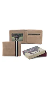 Billetera color beige de símil cuero con galón elastizado marrón y blanco. Interior con doble compartimento para billetes, visor y tarjeteros.