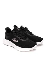 Championes deportivos Umbro modelo Rocky para mujer, color negro con suela blanca. Presentan capellada de malla transpirable y el logo Umbro en el lateral.