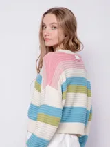 Sweater de punto acanalado con rayas de colores, de manga larga y cuello redondo.
