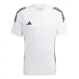 Camiseta de fútbol Adidas Tiro24, color blanco con tres rayas negras en los hombros y logo de Adidas en el pecho.