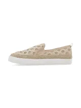 Alpargatas color coral con capellada de tejido yute y elástico en el empeine. Suela blanca con aplicación de yute y plantilla memory foam.