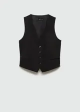 Chaleco azul marino con cuello en V, sin mangas, con forro interior, dos bolsillos delanteros y cierre con botones. Estilo traje.
