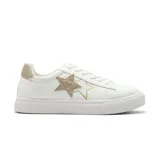 Championes deportivos blancos con plataforma, caracterizados por un aplique de estrella dorada con glitter en el lateral y un detalle de estrella dorada con borde en el talón.