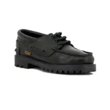 Zapato náutico de cuero negro con cordones, suela de goma track y detalle de etiqueta con logo "Country" en el lateral.