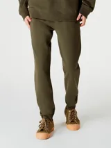 Pantalón de jogging marrón con cintura elástica y cordón ajustable.