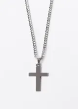 Collar de acero quirúrgico plateado con cadena de eslabones y dije de cruz lisa.