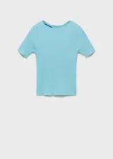 Jersey de punto de canalé color celeste, de manga corta, con cuello redondo y abertura en el pecho con detalle de nudo.