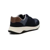 Championes urbanos Br Sport, color azul marino con detalles en camel, confeccionados en tela y cuero sintético, con cordones y suela de goma blanca.