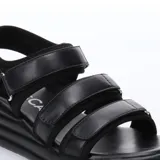 Sandalia beige con plataforma, tobillera y tiras con ajuste de velcro.