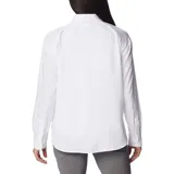 Camisa de manga larga Columbia Silver Ridge Utility, color negro, con protección solar FPU 50 y tecnología hidroabsorbente Omni-Wick. Cuenta con ventilación, bolsillo en el pecho y está hecha de material reciclado.