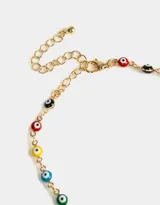 Collar corto con cadena dorada y dijes de ojos turcos de colores.
