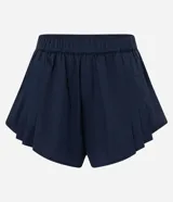 Short corto azul marino de algodón con cintura elástica y pliegues delanteros.