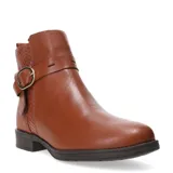 Botas cortas de mujer Bottero modelo Boler, color marrón cuero, con caña a la altura del tobillo. Presentan una correa decorativa con hebilla dorada y un panel lateral con textura de piel de serpiente en tono marrón oscuro. Tienen un taco bajo y suela negra.