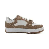 Zapatillas deportivas blancas con detalles en marrón y logo "ADA" en el lateral. Cierre con cordones y velcro.
