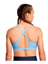 Top deportivo Under Armour color gris, con breteles finos cruzados en la espalda y banda elástica con logo de la marca en el contorno inferior.