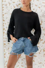 Short de jean con corte extra wide, tiro alto y acabados deshilachados, diseñado por BRAVA.