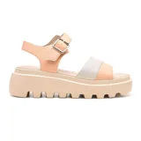 Sandalias negras con plataforma y hebilla metálica.