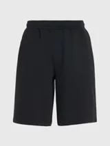 Shorts deportivos negros de Calvin Klein, confeccionados en mezcla de algodón orgánico, con cintura elástica, bolsillos laterales y logo grabado en la pierna.