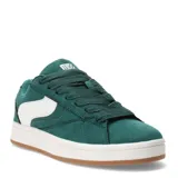 Zapatillas deportivas acordonadas de gamuza color verde oscuro, con logo blanco en el lateral, suela blanca y base color caramelo.
