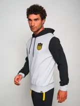 Canguro gris con mangas y capucha negras, con escudo del Club Atlético Peñarol en el pecho.