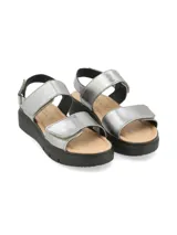 Sandalias plateadas con plataforma negra, tiras anchas con ajuste de velcro y plantilla de cuero.