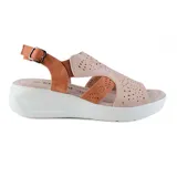 Sandalias de plataforma color celeste y marrón con detalles calados, tira trasera con hebilla y plataforma blanca.