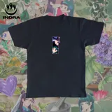 Remera negra con estampado de personajes del anime "Diarios de la Boticaria" (Kusuriya no Hitorigoto), con el texto "IMPERIAL POISON" y referencias a la serie.