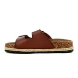 Sandalia beige con dos tiras y hebillas, suela baja tipo esparto.