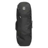 Bolso negro para transportar skateboards, con logo de la marca Kyoto en el frente. Cuenta con cierre de doble sentido, bolsillo con cierre, asa acolchada, correas para mochila, bolsillo externo de malla, protector de PU, delimitador interno y protección acolchada de 360°.
