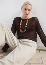 Pantalón crop de corte recto, color beige claro, confeccionado en mezcla de lino y viscosa. Posee cintura elástica y dos bolsillos laterales.