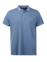 Remera polo color salmón de piqué de algodón orgánico, corte regular, con cuello clásico y tapeta de dos botones.