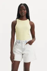 Musculosa amarilla de modal con cuello redondo y sisas anchas.