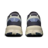 Championes de trail running color crema, con detalles en gris, azul y violeta.