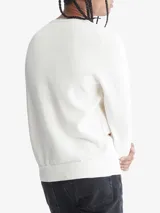 Sweater de punto color blanco, de corte regular, con cuello redondo y logo CK bordado en el pecho.