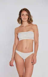 Bombacha vedetina de microfibra color negro, sin costuras y con fundillo de algodón.