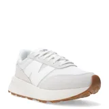 Championes New Balance 370 unisex, color blanco con detalles en gris y suela marrón. Confeccionados en malla y gamuza, con logo "N" característico en los laterales y entresuela de EVA.