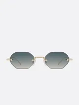 Lentes de sol con marco dorado y lentes grises degradadas de forma octogonal.