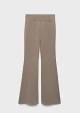 Pantalón acampanado color gris topo, de tejido de punto con cintura elástica y tiro medio.