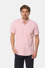 Camisa de manga corta a cuadros color rosado, modelo slim con bolsillo, confeccionada 100% en algodón.