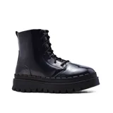 Botas Skechers Jammers Cool Blocker negras de caña media, con cordones y plataforma gruesa. Fabricadas en charol sintético con cierre lateral de cremallera, forro de piel sintética y plantilla Skechers Air-Cooled Memory Foam.