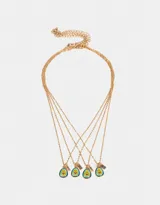 Set de cuatro collares dorados con dije de aguacate esmaltado y dije con la inscripción "BFF".