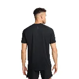 Remera deportiva negra de manga corta con logo Nike reflectivo en el pecho.