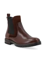 Botín de caña corta color negro, de origen europeo, con combinación de materiales: cuero croco, cuero snake y cuero nobuk. Presenta elásticos laterales al tono y forro de pelo sintético.