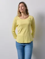 Remera de algodón color verde agua, con escote redondo y mangas 3/4.