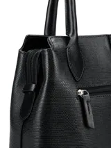 Cartera negra de cuero vacuno texturado con doble asa corta y correa larga extraíble. Tiene logo metálico de la marca en el frente y forro textil.