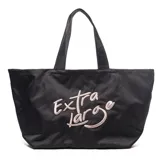Bolso negro tipo shopper, con doble asa fija, cierre superior y forro interior textil. Presenta un bolsillo interno con cierre y logo bordado en el centro.