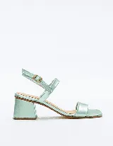 Sandalia de cuero vacuno color verde agua metalizado, con dos tiras en el empeine y tobillo con hebilla ajustable. Taco cuadrado de 4 cm.
