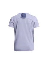 Remera deportiva Under Armour para mujer, color lila, de corte clásico y manga corta, con logo reflectivo en el pecho.